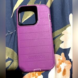Used like new otter box defender case for iPhone 13 Pro